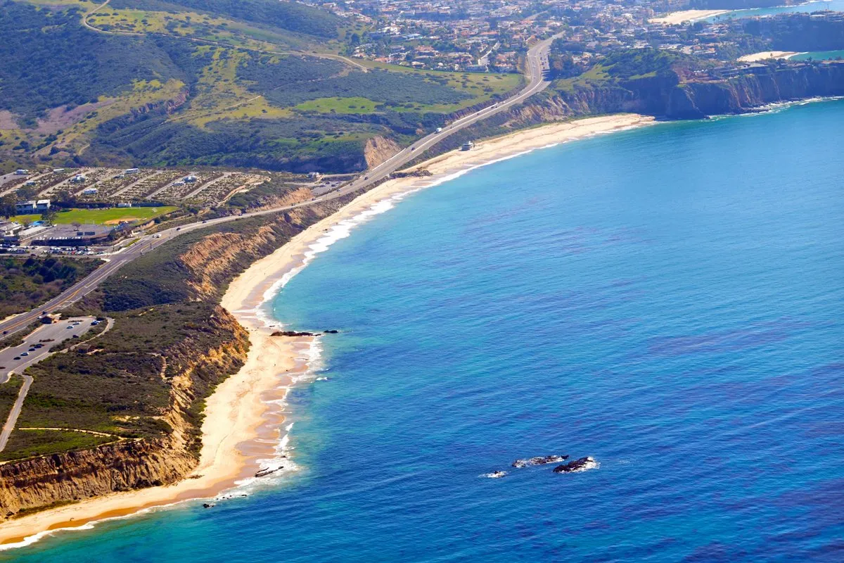 Scenic coastal view at Crystal Cove State Park, California, with rocky shoreline and Pacific Ocean waves