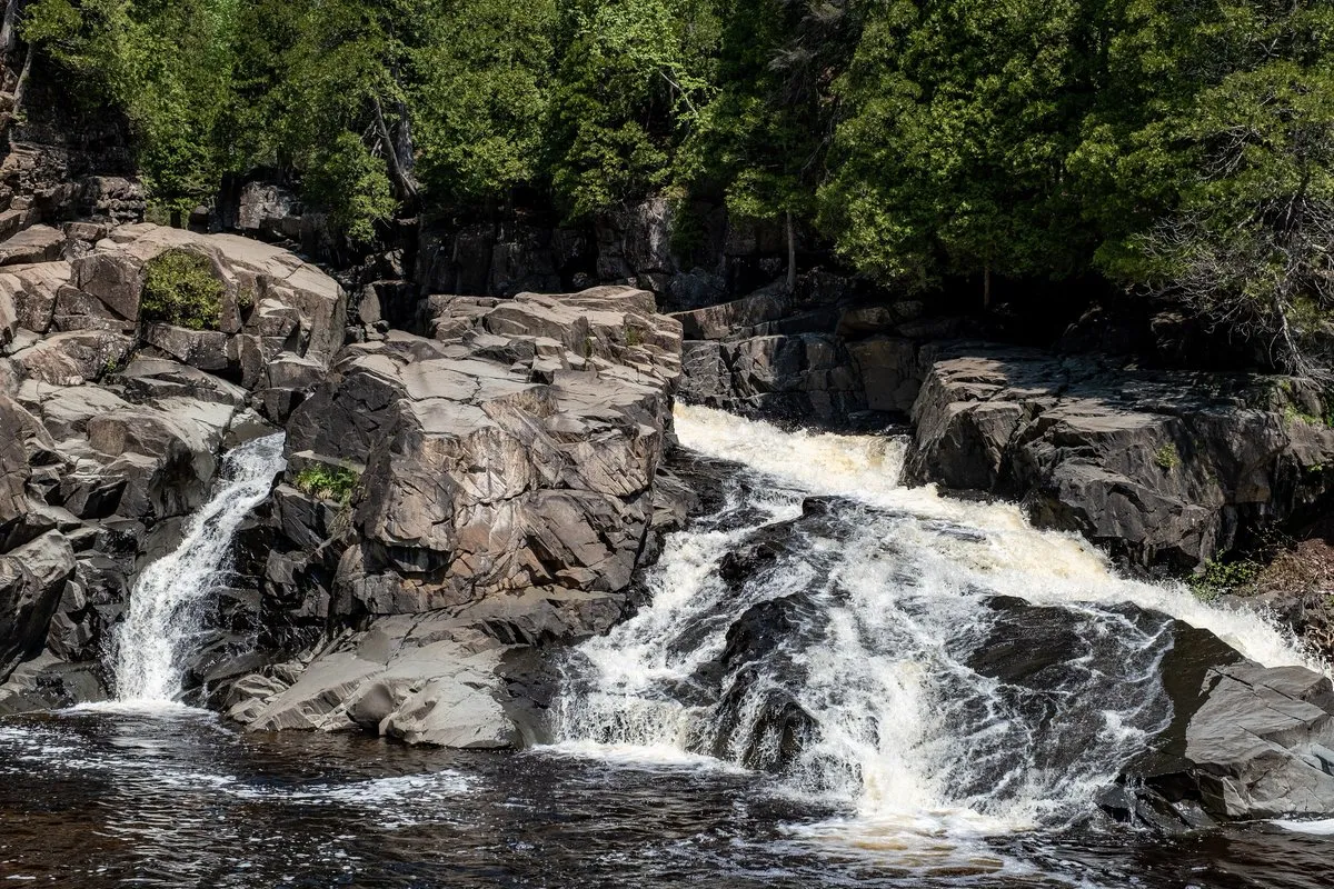 Dramatic rocky cliffs and Lake Superior shoreline at Tettegouche State Park, Minnesota
